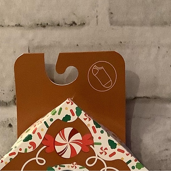 Peanuts Women’s Snoopy Gingerbread 7 Pairs 7 Days of Christmas Socks - Picture 5 of 5